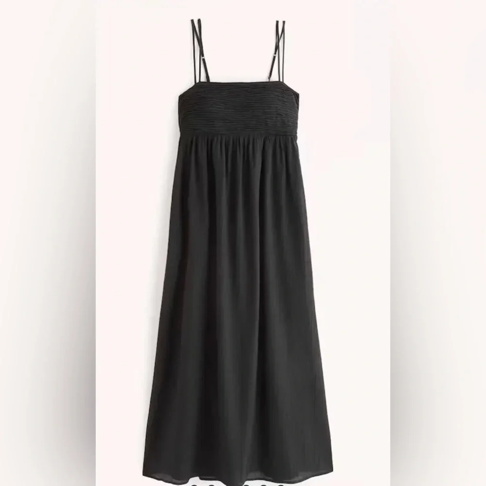 Abercrombie and Fitch Cut-out Back Maxi Dress in Black - Size XSP